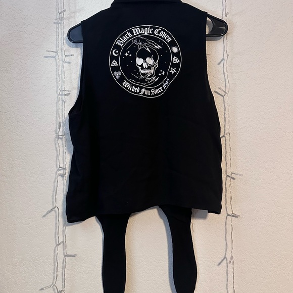 Hot Topic Black Button-Up Vest with Star Design - Picture 2 of 2